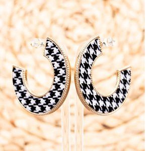 * NWT BOUTIQUE  HOUNDSTOOTH GOLDTONE HOOP EARRINGS